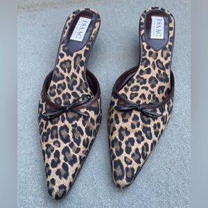 Leopard print, pointed toe kitten heel size 8 1/2 B mules Isaac Mizrahi Italian